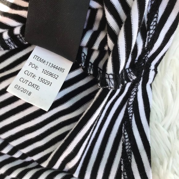 Torrid Super soft Ruffle tank size 0 (L) - Picture 8 of 8